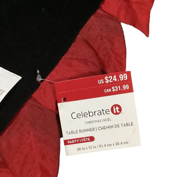 Poinsettia Petals Christmas Holiday Table Runner with 15 Poinsettia and Mistleto - Picture 7 of 13